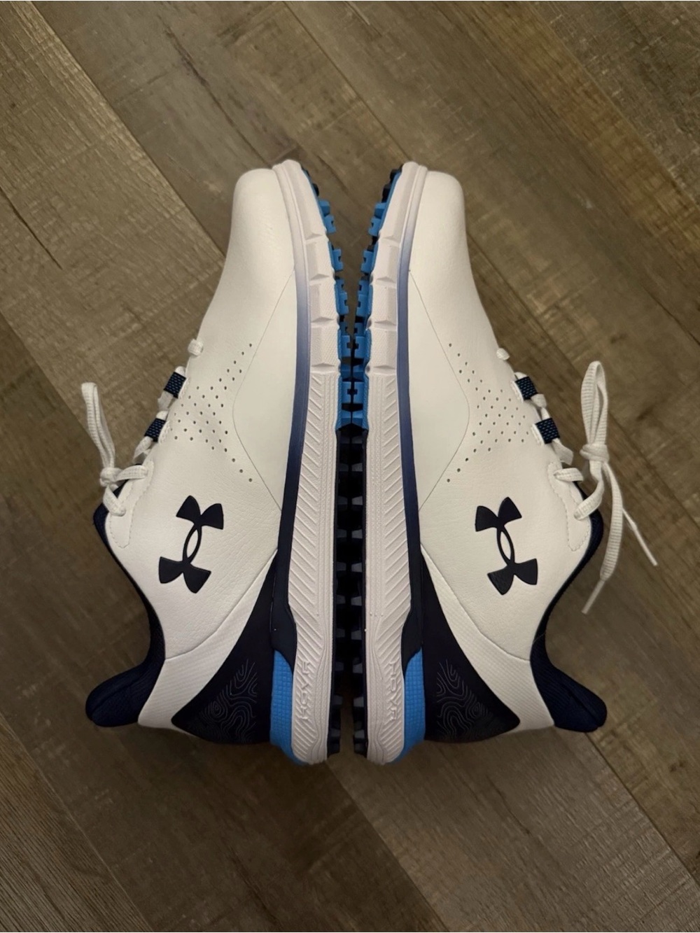 Under Armour Men golf White and Navy Lace-Up Athletic Sneakers